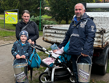 Tonnenweise Kastanien für die Tiere in unserem Tiergarten Tonnenweise Kastanien für die Tiere in unserem Tiergarten